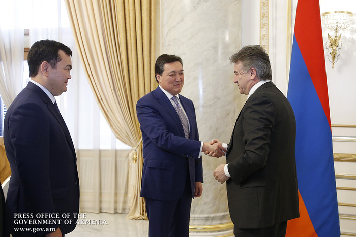 Prime Minister Karen Karapetyan received a delegation headed by First Deputy Prime Minister of Kazakhstan Askar Mamin.