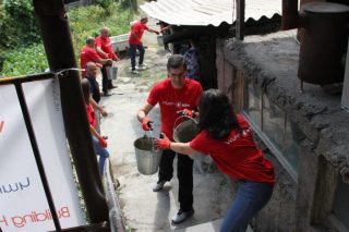 Vivacell-MTS: Volunteering to provide people with a safe roof