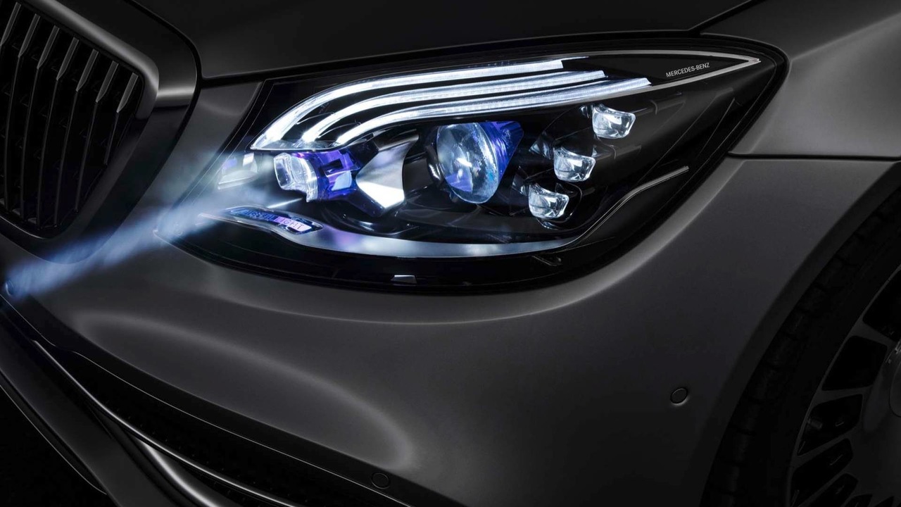 Mercedes-Benz-ի «խոսացող» լուսարձակները