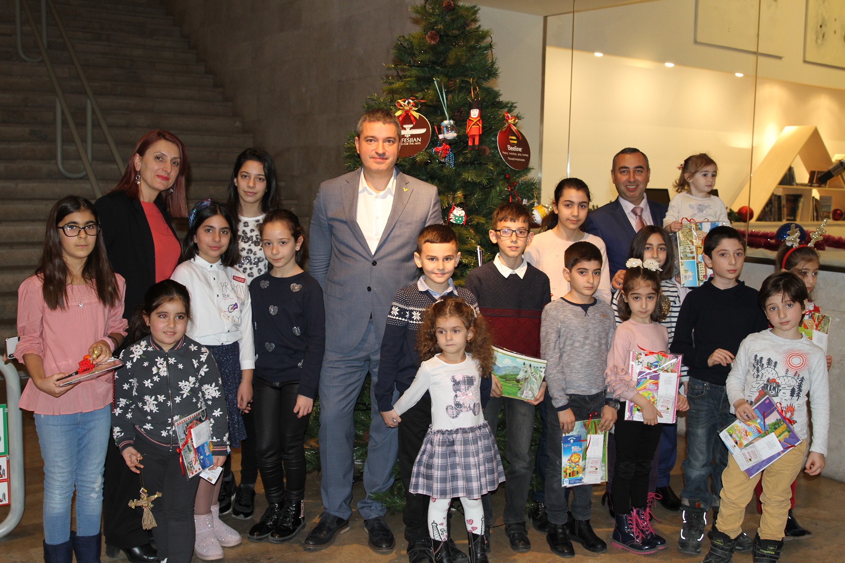 Beeline. Գաֆէսճեան արվեստի կենտրոնում անցկացվեց «Ամանորն ու Սուրբ Ծննդյան հրաշքը» մանկական ծրագիրը