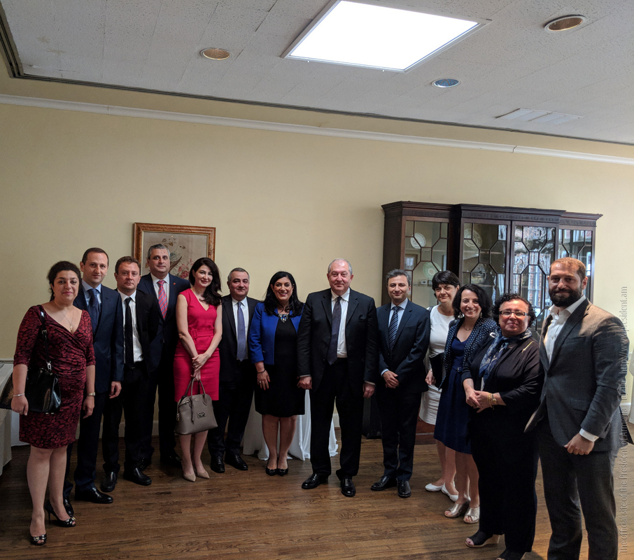 Արմեն Սարգսյանը հանդիպում է ունեցել ՀԲ-ի և ԱՄՀ-ի հայազգի աշխատակիցների հետ
