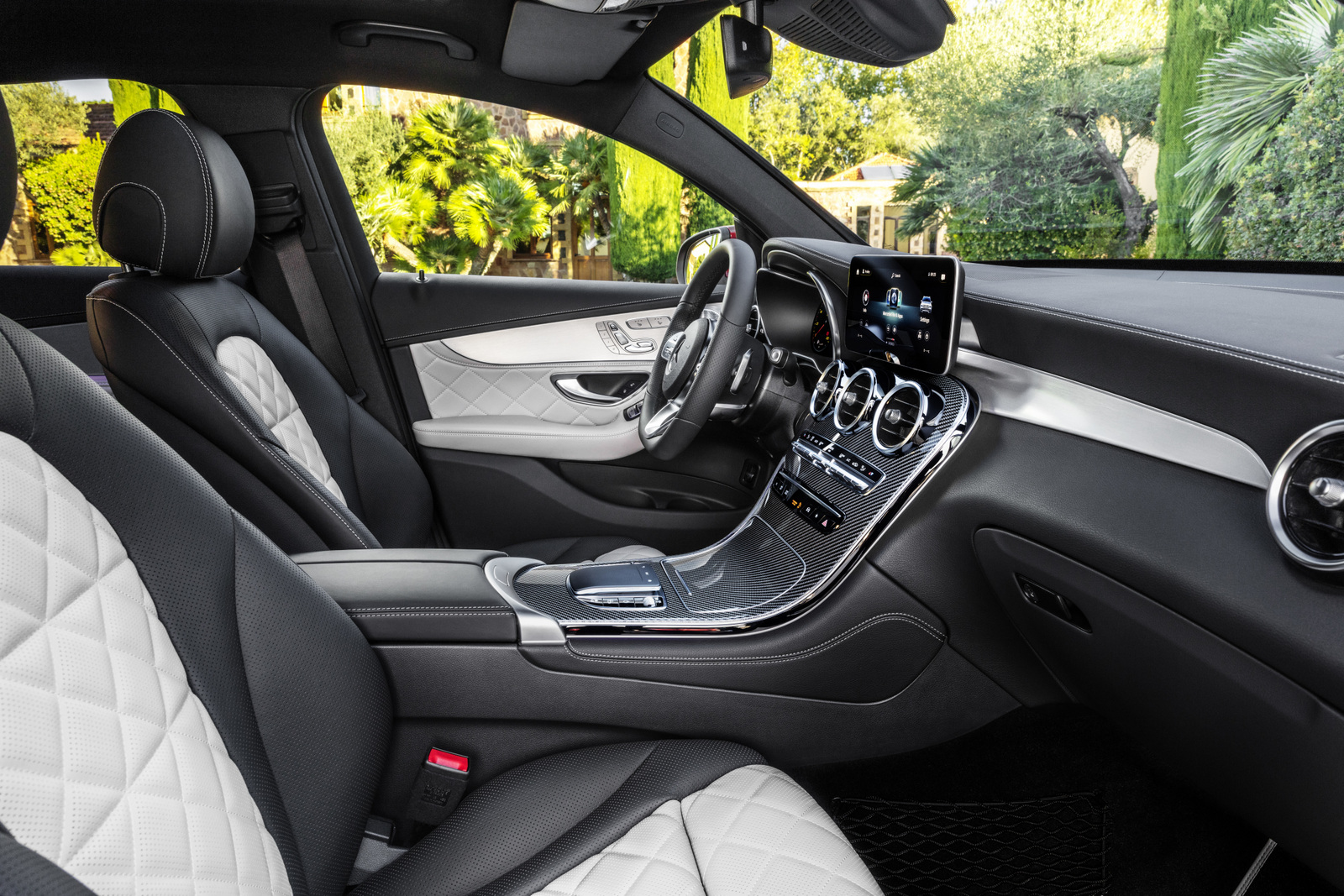 Ցուցադրվել է թարմացված Mercedes-Benz GLC Coupe կրոս կուպեն