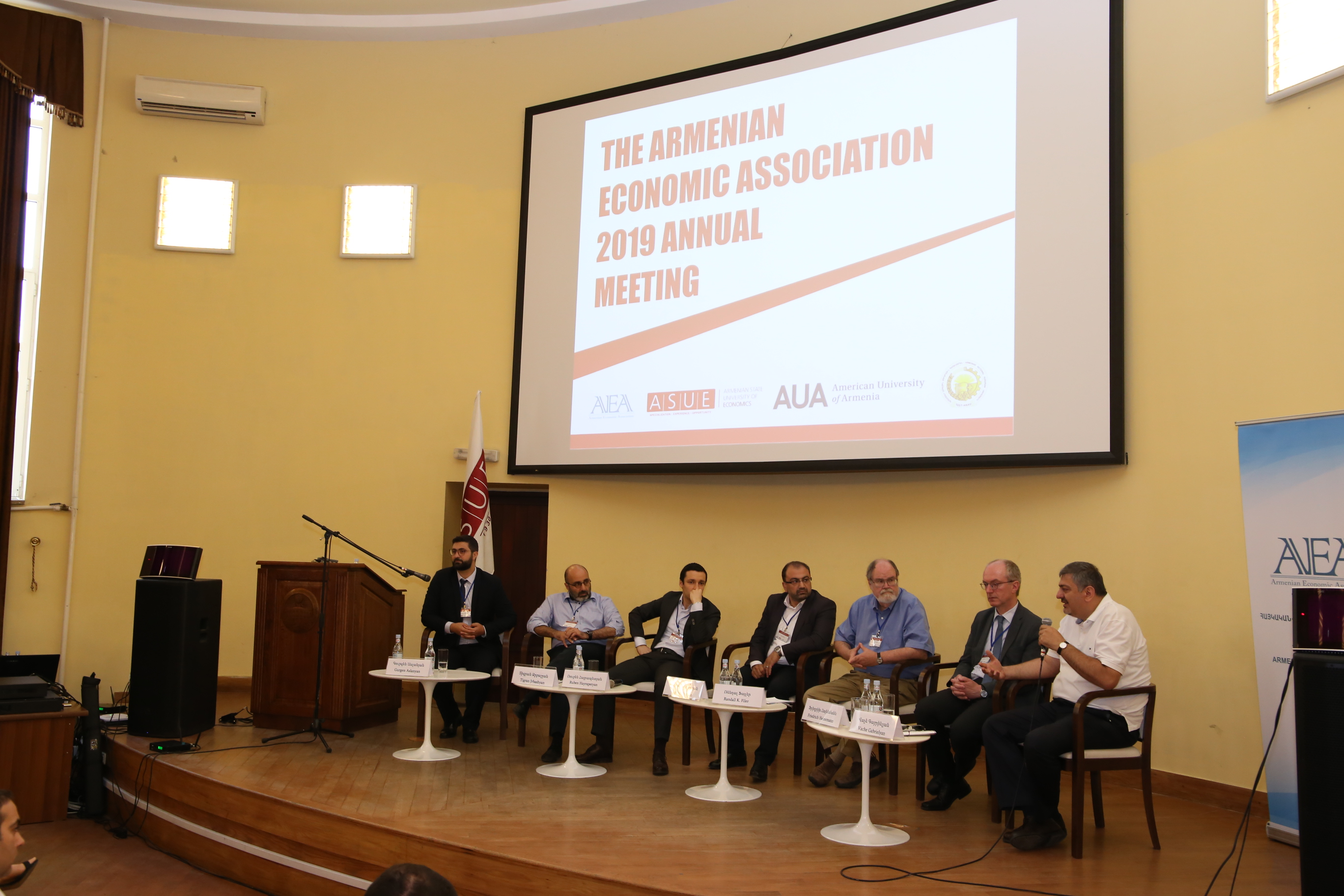 Տնտեսագիտական մտքի զարգացումն առանցքում. ՀՊՏՀ-ում մեկնարկեց Հայկական տնտեսագիտական միության ամենամյա գիտաժողովը