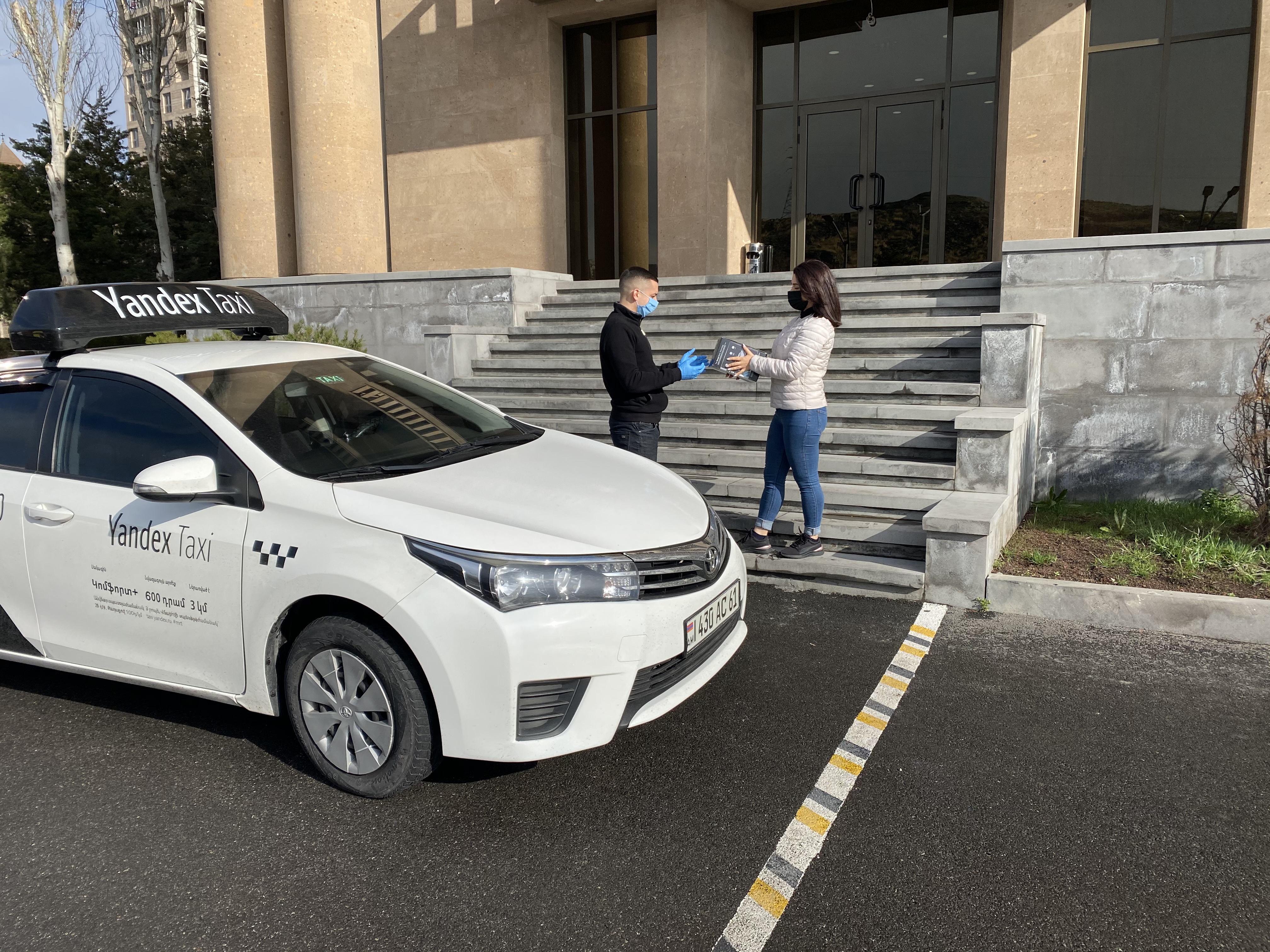 Yandex Taxi առաքումը բնականոն ընթացքի մեջ կպահի տանից աշխատողների, գործարարների կամ պարզապես տանն ինքնամեկուսացածների աշխատանքը