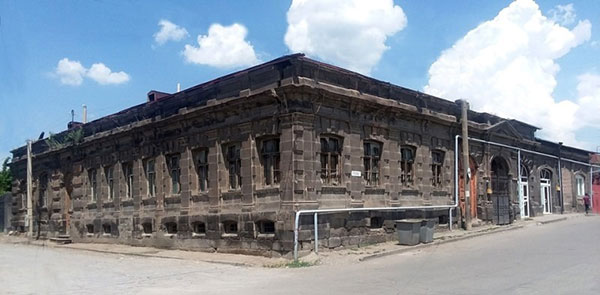 Կոնվերս Բանկ. Նոր կյանք՝ Կումայրի պատմաճարտարապետական արգելոցի մաս կազմող վթարային շենքերին