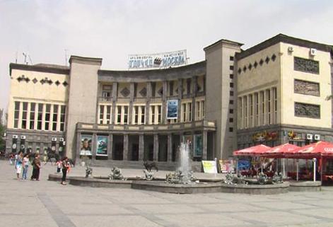 «ՄՈՍԿՎԱ» ԿԻՆՈԹԱՏՐՈՆԻ ԱՄԱՌԱՅԻՆ ԴԱՀԼԻՃԻ ՏԵՂՈՒՄ ԳՏՆՎԱԾ ՍՈՒՐԲ ՊՈՂՈՍ-ՊԵՏՐՈՍ ԵԿԵՂԵՑԻՆ