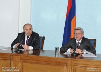 ՆԱԽԱԳԱՀԸ ՀԱՆԴԻՊԵԼ Է ՀԱՆՐԱՅԻՆ ԽՈՐՀՐԴԻ ԱՆԴԱՄՆԵՐԻ ՀԵՏ