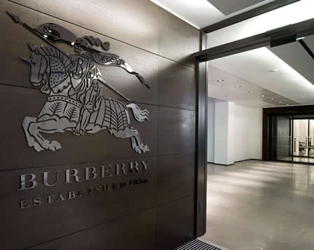 BURBERRY-Ի 4-ՐԴ ԵՌԱՄՍՅԱԿԻ ՇԱՀՈՒՅԹՆ ԱՃԵԼ Է 30%-ՈՎ