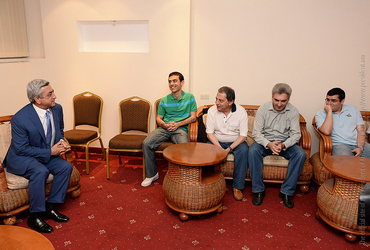 Հայաստանի շախմատի հավաքականը պատրաստվում է Օլիմպիադային. նրանց է այցելել նախագահ Սերժ Սարգսյանը