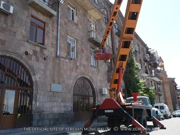 Վերանորոգվում են Երևանի վթարավտանգ պատշգամբները