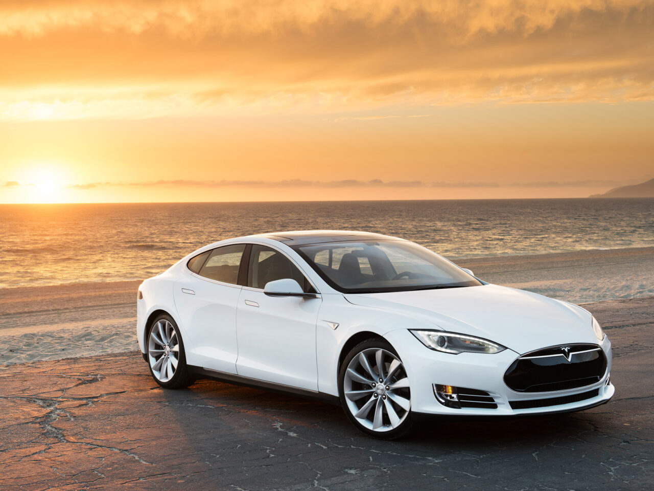 Նոր Tesla-ն մեկ լիցքավորմամբ կարող է 800 կմ ճանապարհ անցնել