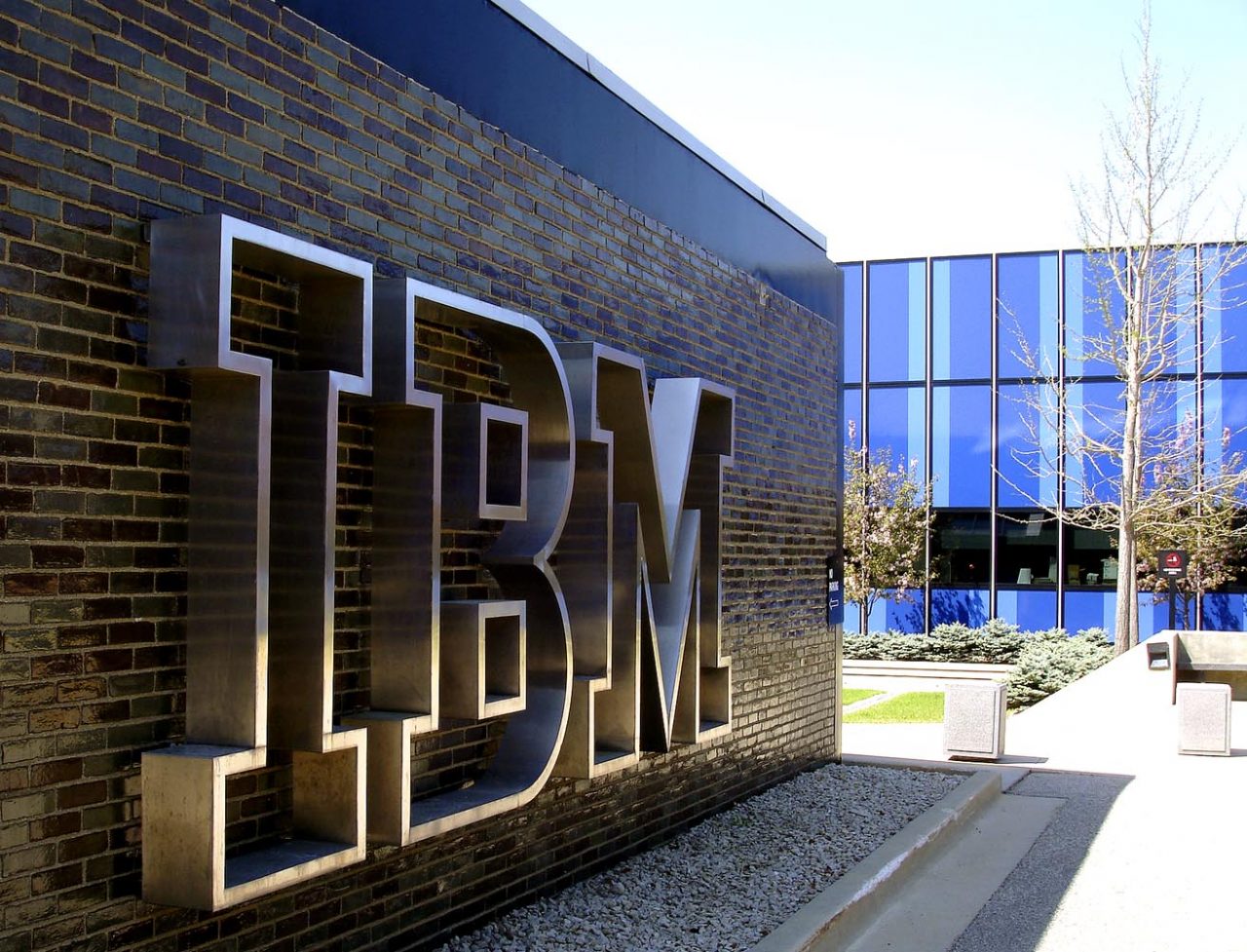 IBM-ը ետ է գնում սեփական բաժնետոմսերը