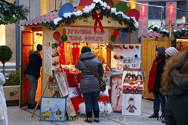 Հյուսիսային պողոտայում բացվել է Ամանորի և Սուրբ Ծննդյան ամենամյա տոնավաճառ