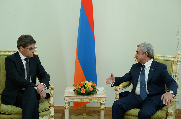 Սերժ Սարգսյանին հավատարմագրերն է հանձնել Հայաստանում Լեհաստանի արտակարգ և լիազոր դեսպան Եժի Նովակովսկին: