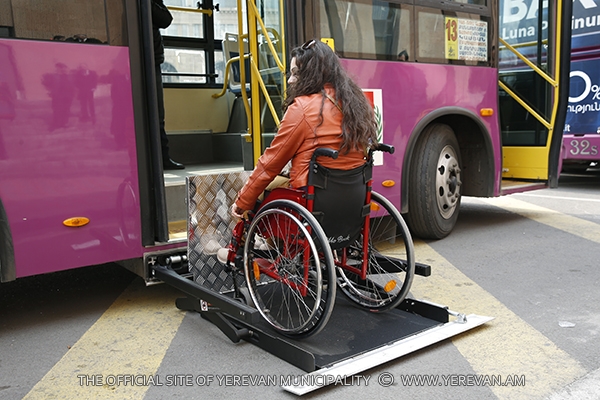 Ներքաղաքային հասարակական տրանսպորտի 10 ավտոբուսներ կահավորվել են հատուկ կարիքներ ունեցող անձանց տեղափոխման համար նախատեսված վերելակներով