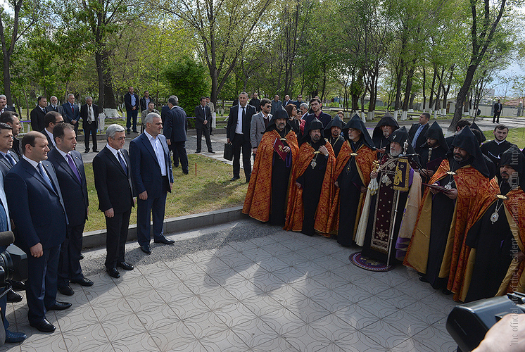 Նախագահը ներկա է գտնվել Սրբոց Նահատակաց եկեղեցու հողօրհնության արարողությանը