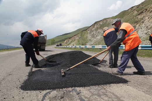 Ավարտին են մոտենում միջպետական և հանրապետական նշանակության ավտոճանապարհների փոսային նորոգման աշխատանքները