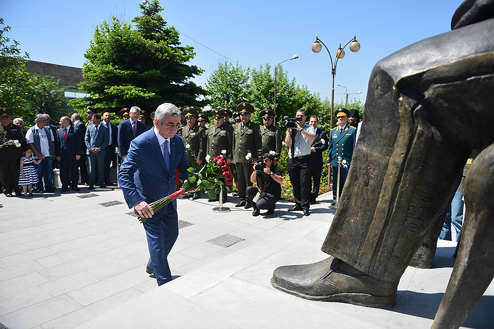 Սերժ Սարգսյանը ներկա է գտնվել մարշալ Համազասպ Բաբաջանյանի արձանի բացման արարողությանը