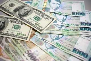Մեկ տարում ԱՄՆ դոլարի նկատմամբ հայկական դրամի միջին հաշվարկային փոխարժեքը աճել է 8.5%-ով
