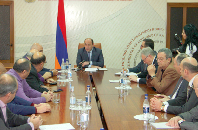 Սուրեն Կարայանը հանդիպել է Հայաստանի արդյունաբերողների և գործարարների միության անդամների հետ
