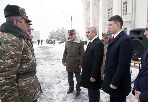 Վահան Մարտիրոսյանը այցելել է զորամաս` շնորհավորելու զինվորների Նոր տարին