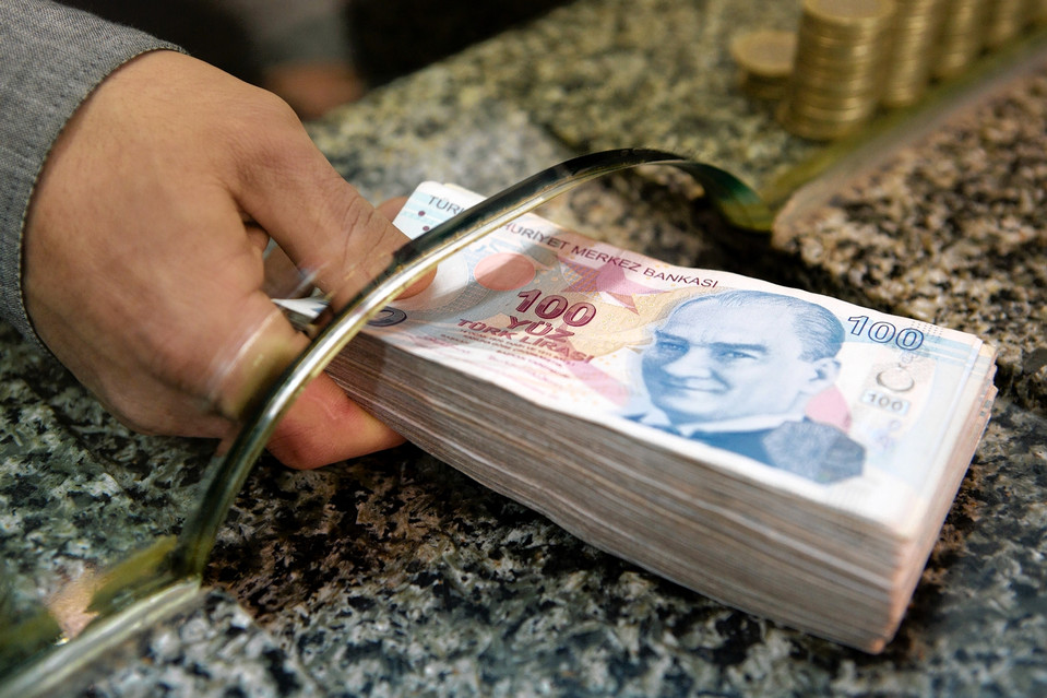 Թուրքական լիրայի փոխարժեքը երկրորդ օրն անընդմեջ շարունակում է ռեկորդային անկումը դոլարի և եվրոյի նկատմամբ