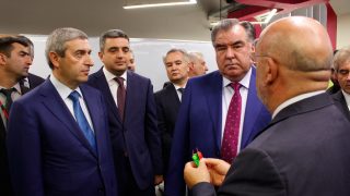 Տաջիկստանի նախագահ Էմոմալի Ռահմոնին ցուցադրվել են հայկական արտադրության սմարթֆոններն ու պլանշետները