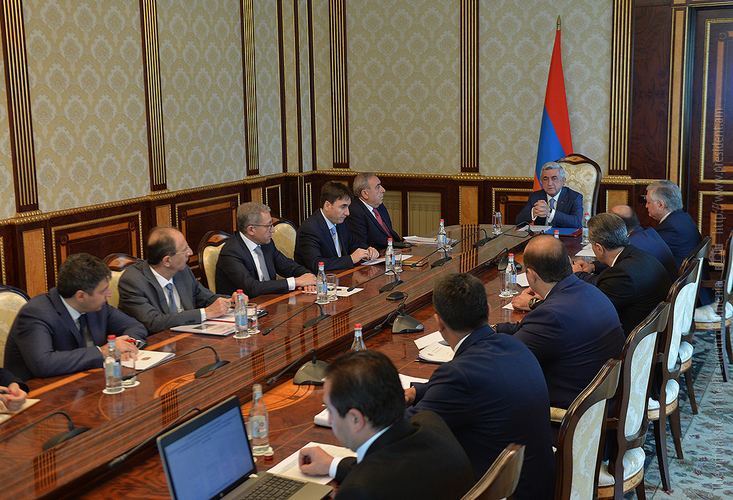 Սերժ Սարգսյանը խորհրդակցություն է անցկացրել հայ-էմիրաթական տնտեսական համագործակցության օրակարգի հարցերի շուրջ
