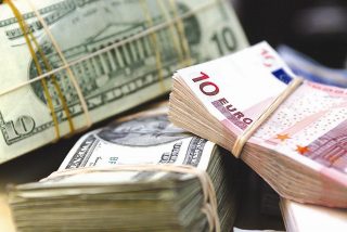 2002 թվականից ի վեր առաջին անգամ դոլարը բարձրացել է եվրոյի նկատմամբ