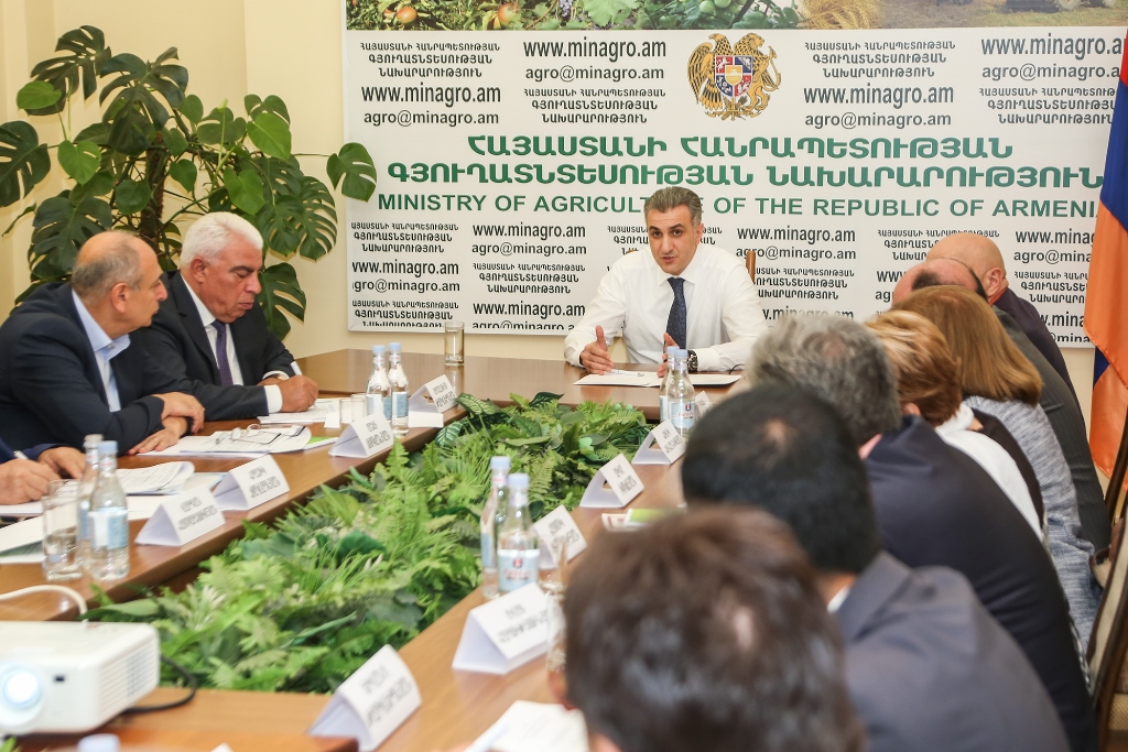 ՀՀ ԳՆ հասարակական խորհրդի հերթական նիստում քննարկվել են գյուղոլորտի զարգացմանն ուղղված նոր ծրագրերը