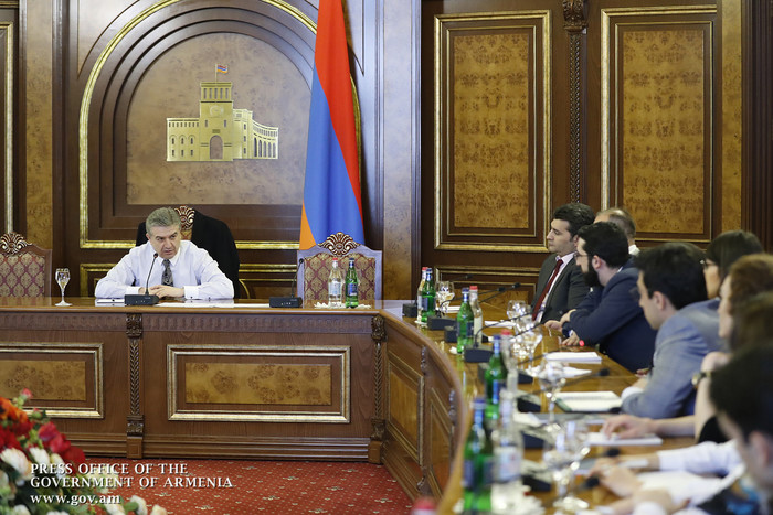 Կարեն Կարապետյանը հանդիպել է YES Armenia ծրագրի մասնակիցներին