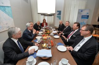 Սերժ Սարգսյանը Մյունխենում հանդիպում է ունեցել Բավարիայի երկրամասի առաջատար մի շարք ընկերությունների ղեկավարների հետ