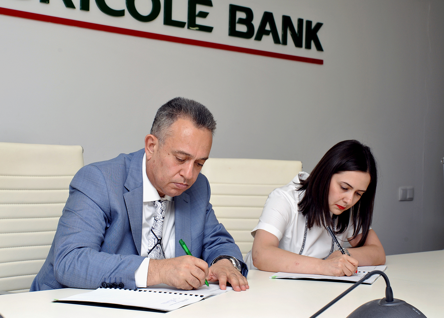 Банк заключил. АКБА Армения. Agba agricole Bank. ACBA credit agricole Bank. Akba kredit Agrikol Bank.