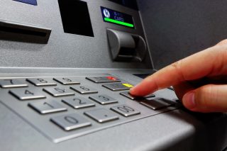 էլեկտրոնային սարքավորման միջոցով փորձ է կատարվել Երևանում գործող տարբեր բանկոմատներից գումար հափշտակել