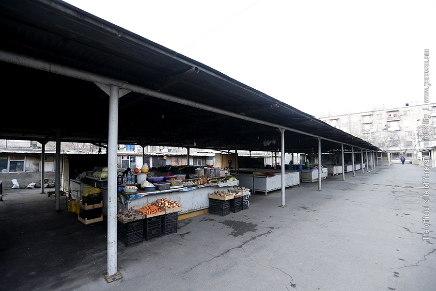 Երևանի մի քանի փողոցներում մոտ 150 քաղաքացի զբաղվում է գյուղմթերքների ապօրինի վաճառքով․ նրանց ուղղորդվում են շուկաներ