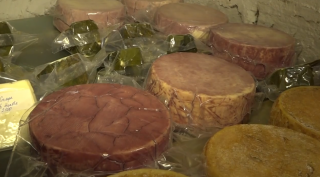 Միքայելյանների ընտանիքը Արծվաքարում կոնյակով ու գինով մշակված պանիրներ է արտադրում. տեսանյութ