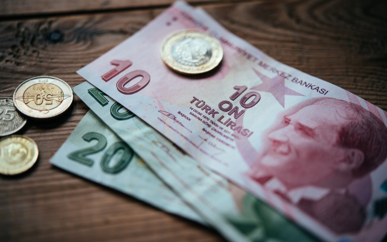 Թուրքական արժույթը դոլարի նկատմամբ շարունակում է արժեզրկվել