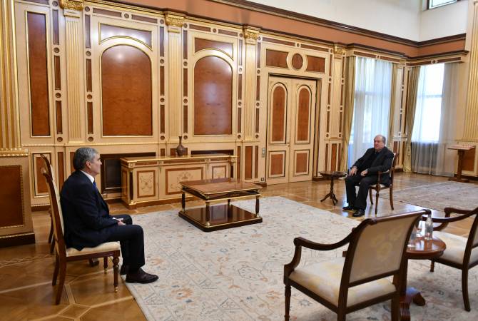 ՀՀ նախագահը հանդիպում է ունեցել «Հանրապետություն» կուսակցության նախագահ Արամ Սարգսյանի հետ