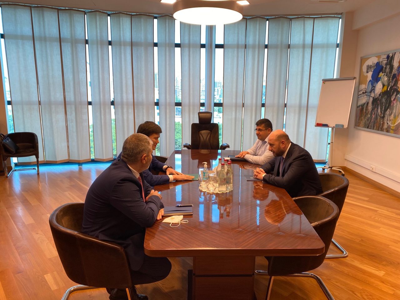 Կենտրոնական բանկ. Մարտին Գալստյանը հանդիպել է ԵԱՏՀ կոլեգիայի անդամի Ռուսլան Բեկետաևի հետ