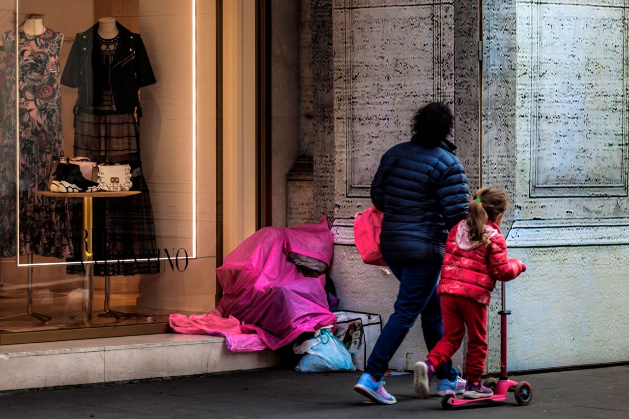 Իտալիայում գնաճի պայմաններում աճել է բացարձակ աղքատության մեջ ապրող մարդկանց թիվը
