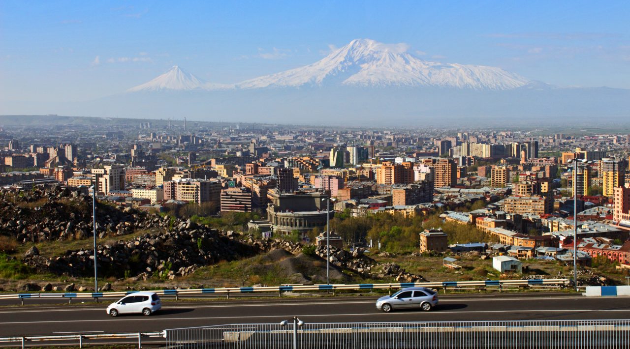 2022թ. դրությամբ Հայաստանի մշտական բնակչությունը 2.932 մլն է, 98.1%՝ հայեր, 97.5%՝ առաքելական