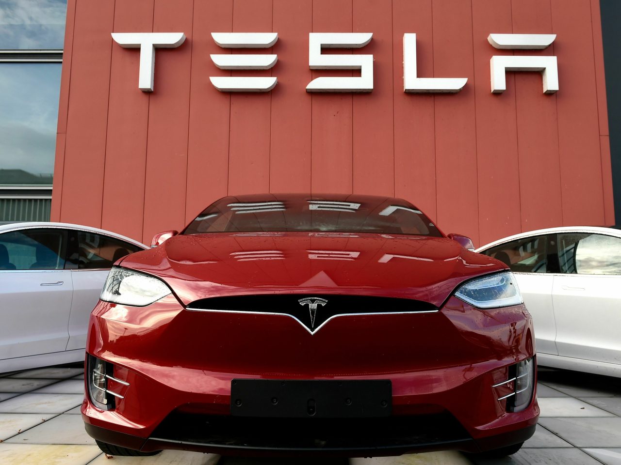 Tesla-ն ժամանակավորապես կդադարեցնի արտադրությունը Գերմանիայում