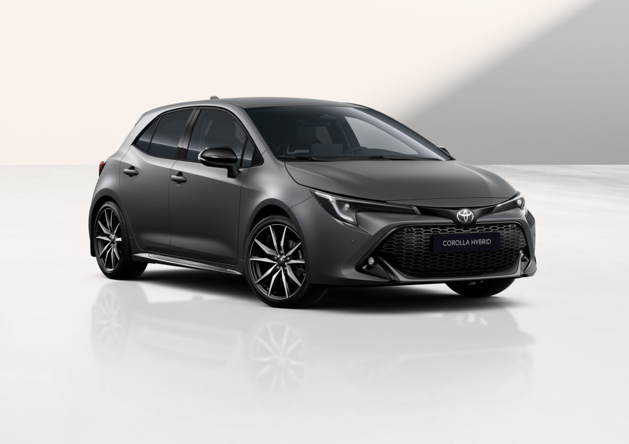 Toyota Corolla-ն դարձել է առաջինը Եվրոպայում՝ նոր անփայլ Onyx Grey ներկապատմամբ