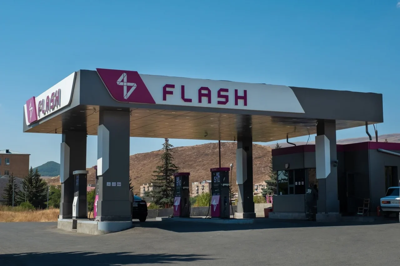 Ֆլեշը բենզինային վառելիքը ներկրում է եվրոպական երկրներից և Ռուսաստանից