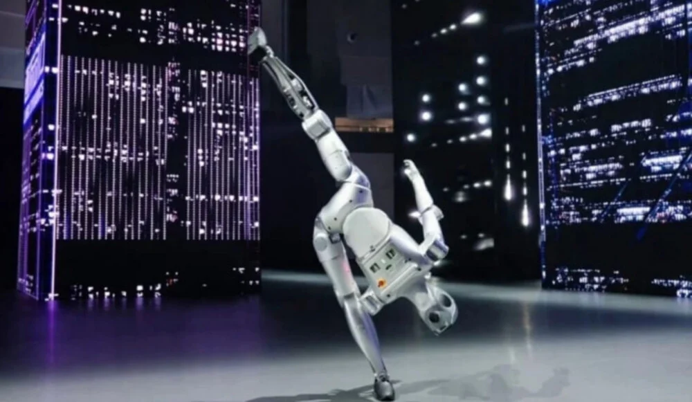 LimX Dynamics-ը ներկայացրել է Luna հումանոիդ ռոբոտին, որը կատարել է «իլյուզիոն» շրջադարձ