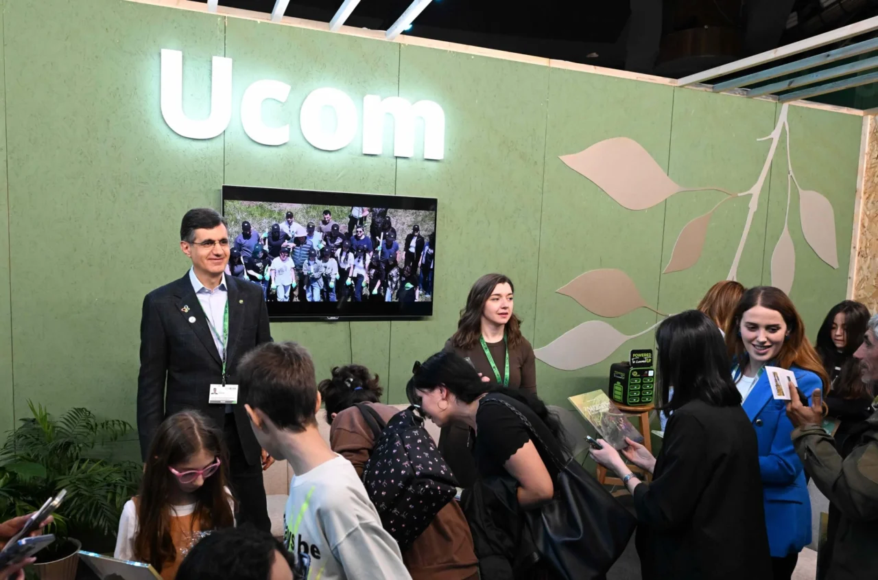 COP17-ում ներկայացվեց Ucom-ի աջակցությամբ հրատարակված «Հովազաձորի գաղտնի ճանապարհը» գիրքը