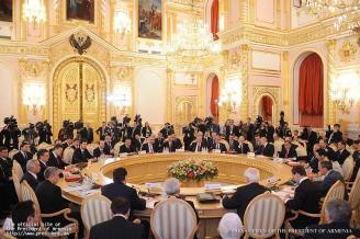 Президент Серж Саргсян в Москве принял участие в заседании глав государств-членов СНГ