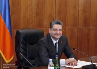 Премьер-министр наградил памятными медалями бизнесменов, осуществивших инвестиции в экономику Армении