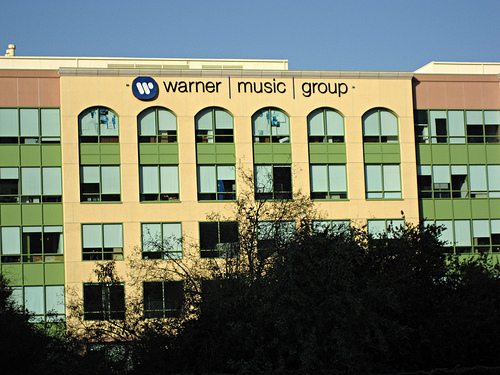 Warner Music оценили в 3 миллиарда долларов