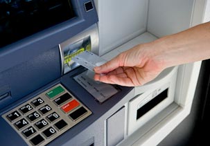 В банкоматах Белоруссии кончилась местная рубли